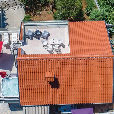 Amazing In Pjescana Uvala With Jacuzzi Винкуран