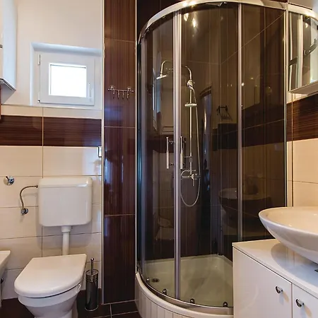 Amazing In Pjescana Uvala With Jacuzzi Винкуран