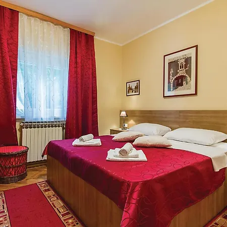 Amazing In Pjescana Uvala With Jacuzzi Винкуран