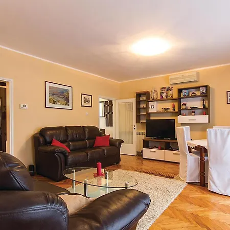 Holiday home Amazing In Pjescana Uvala With Jacuzzi Vinkuran