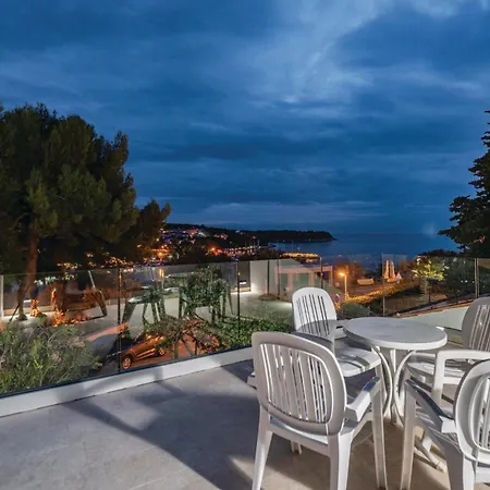 Holiday home Amazing In Pjescana Uvala With Jacuzzi Vinkuran